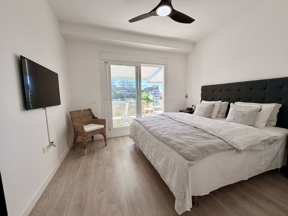 3 Bed Apartment for sale in Benahavís Costa Del Sol, Málaga, Spain