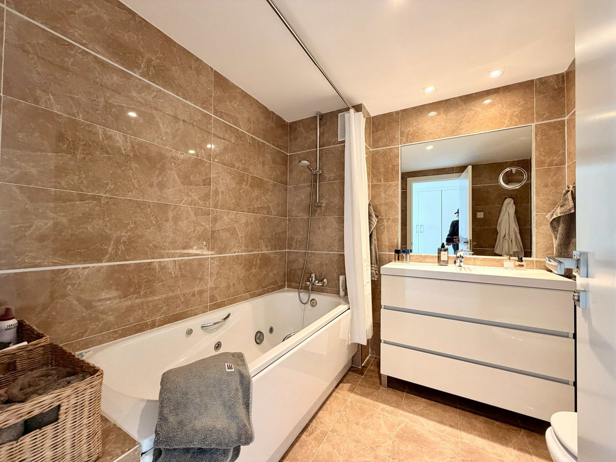 3 Bed Apartment for sale in Benahavís Costa Del Sol, Málaga, Spain