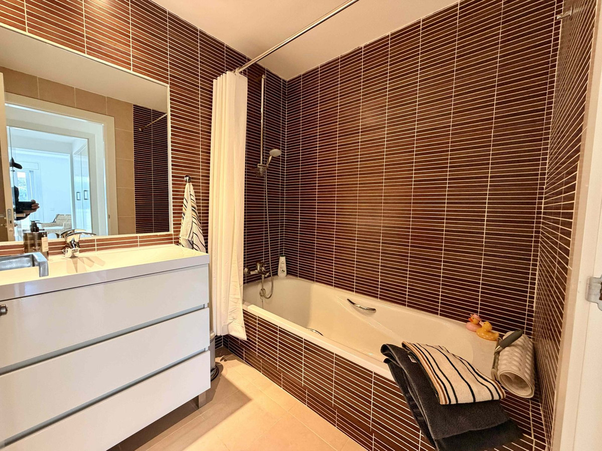 3 Bed Apartment for sale in Benahavís Costa Del Sol, Málaga, Spain