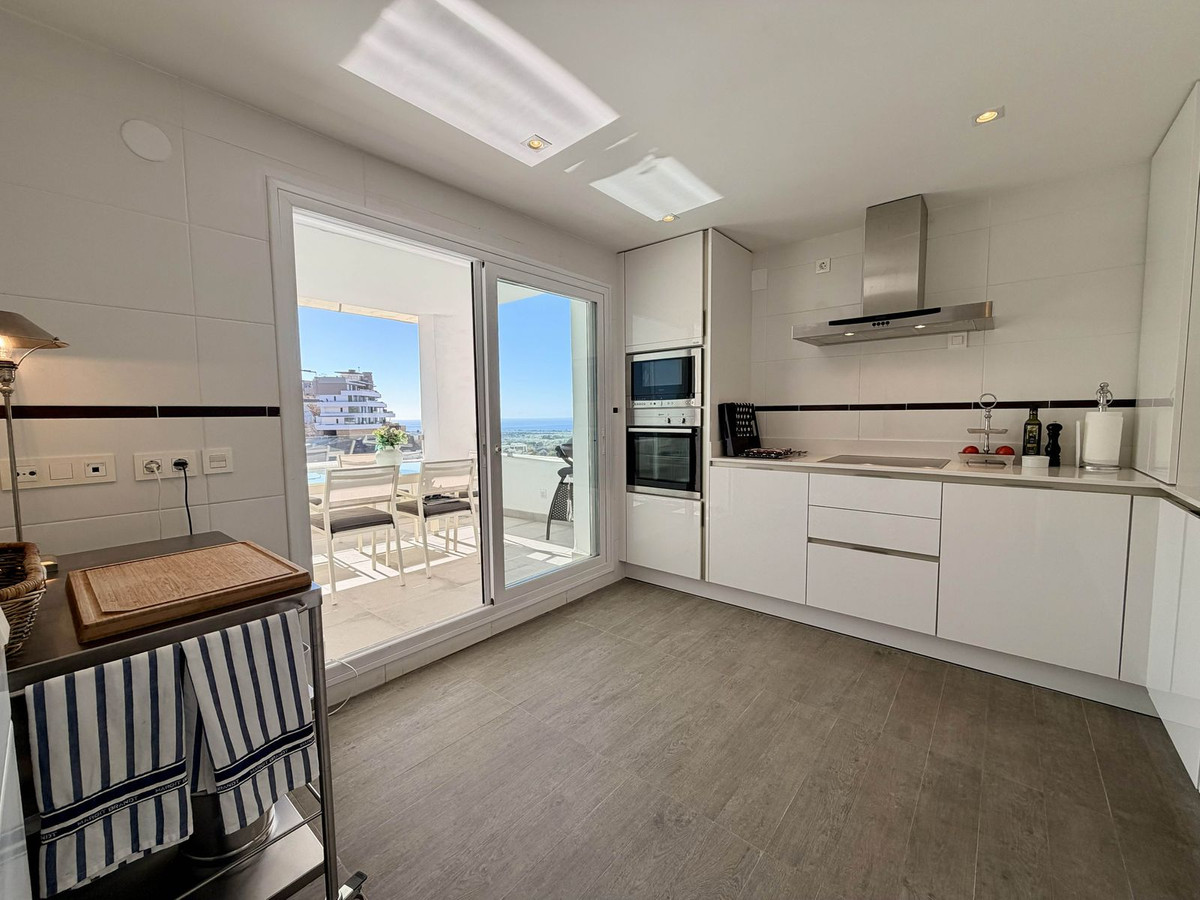 3 Bed Apartment for sale in Benahavís Costa Del Sol, Málaga, Spain