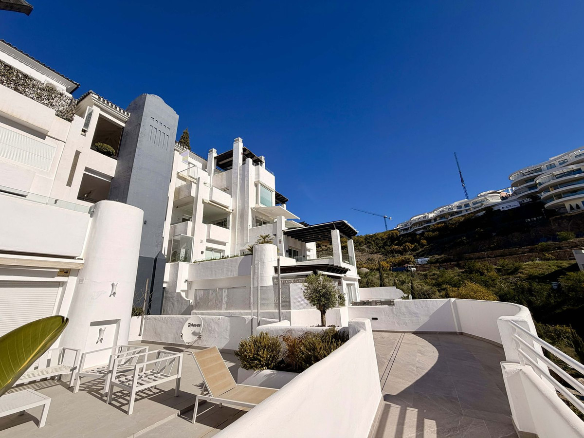 3 Bed Apartment for sale in Benahavís Costa Del Sol, Málaga, Spain
