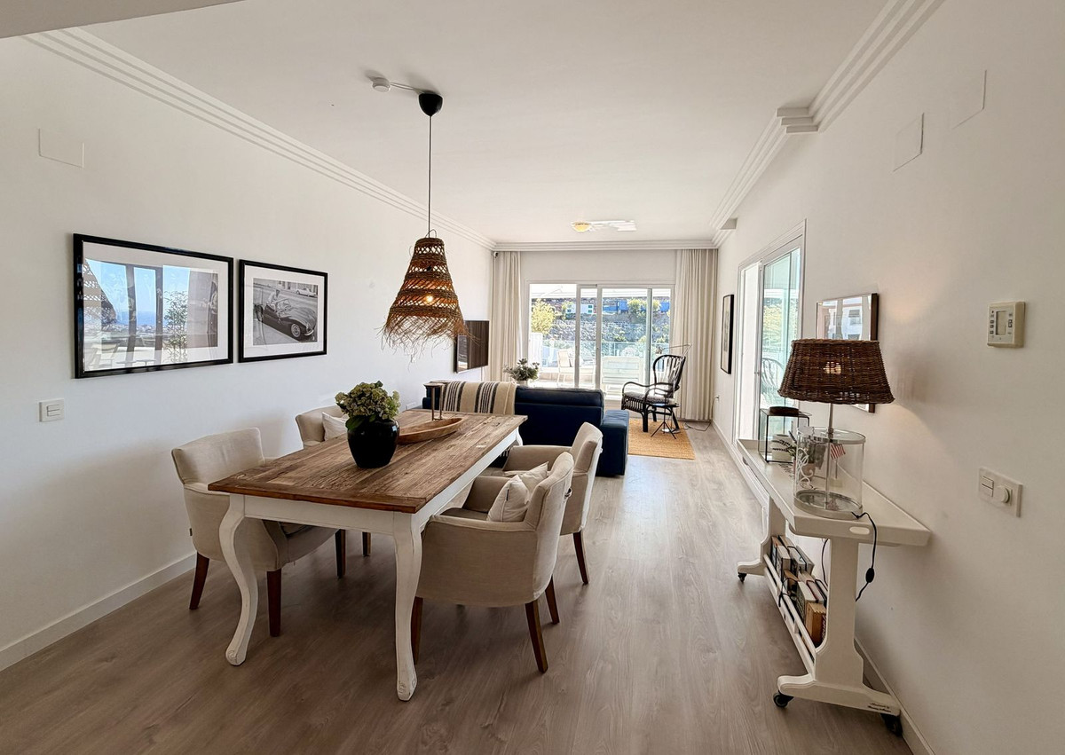 3 Bed Apartment for sale in Benahavís Costa Del Sol, Málaga, Spain