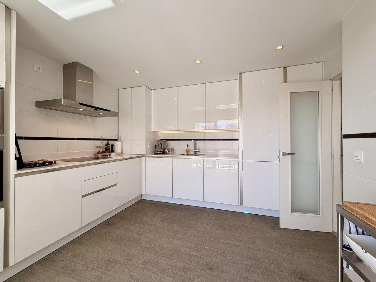 3 Bed Apartment for sale in Benahavís Costa Del Sol, Málaga, Spain