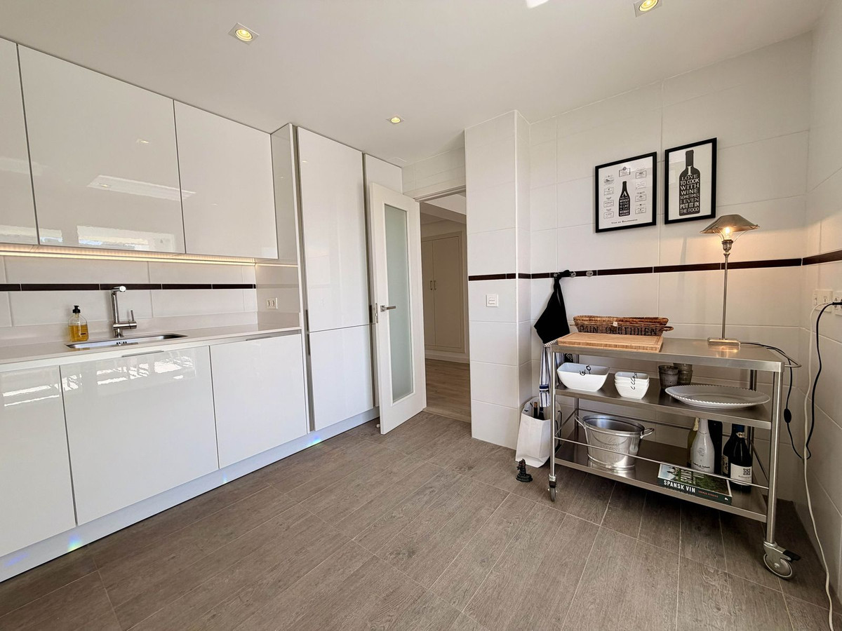 3 Bed Apartment for sale in Benahavís Costa Del Sol, Málaga, Spain