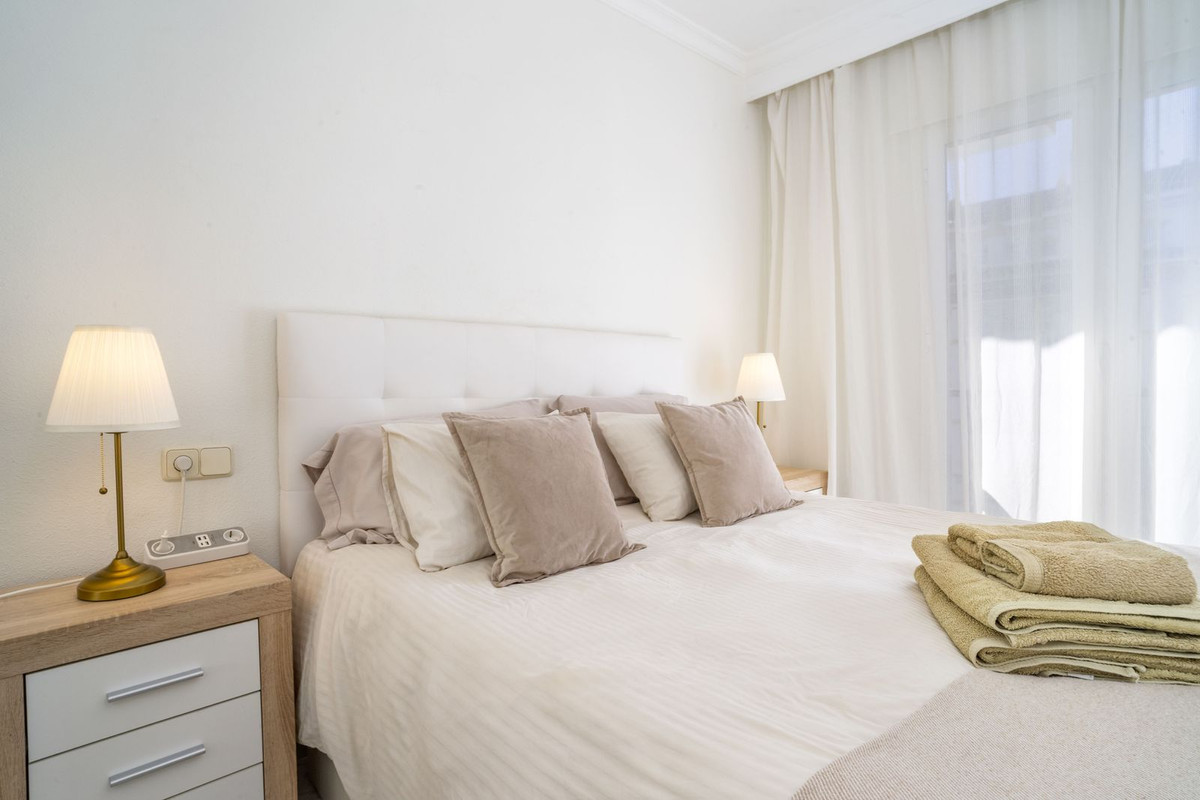 Se vende Apartamento Planta Media de 2 dormitorios en Costa Del Sol, Málaga, España