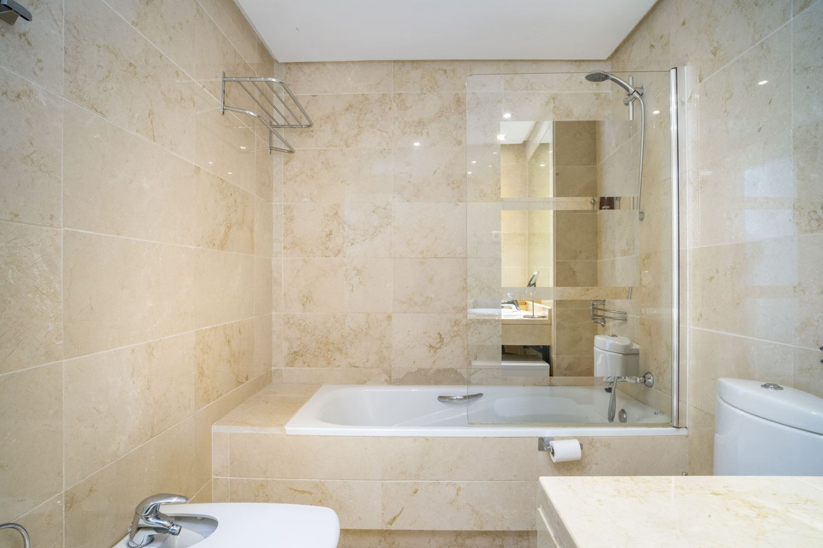 Se vende Apartamento Planta Media de 2 dormitorios en Costa Del Sol, Málaga, España