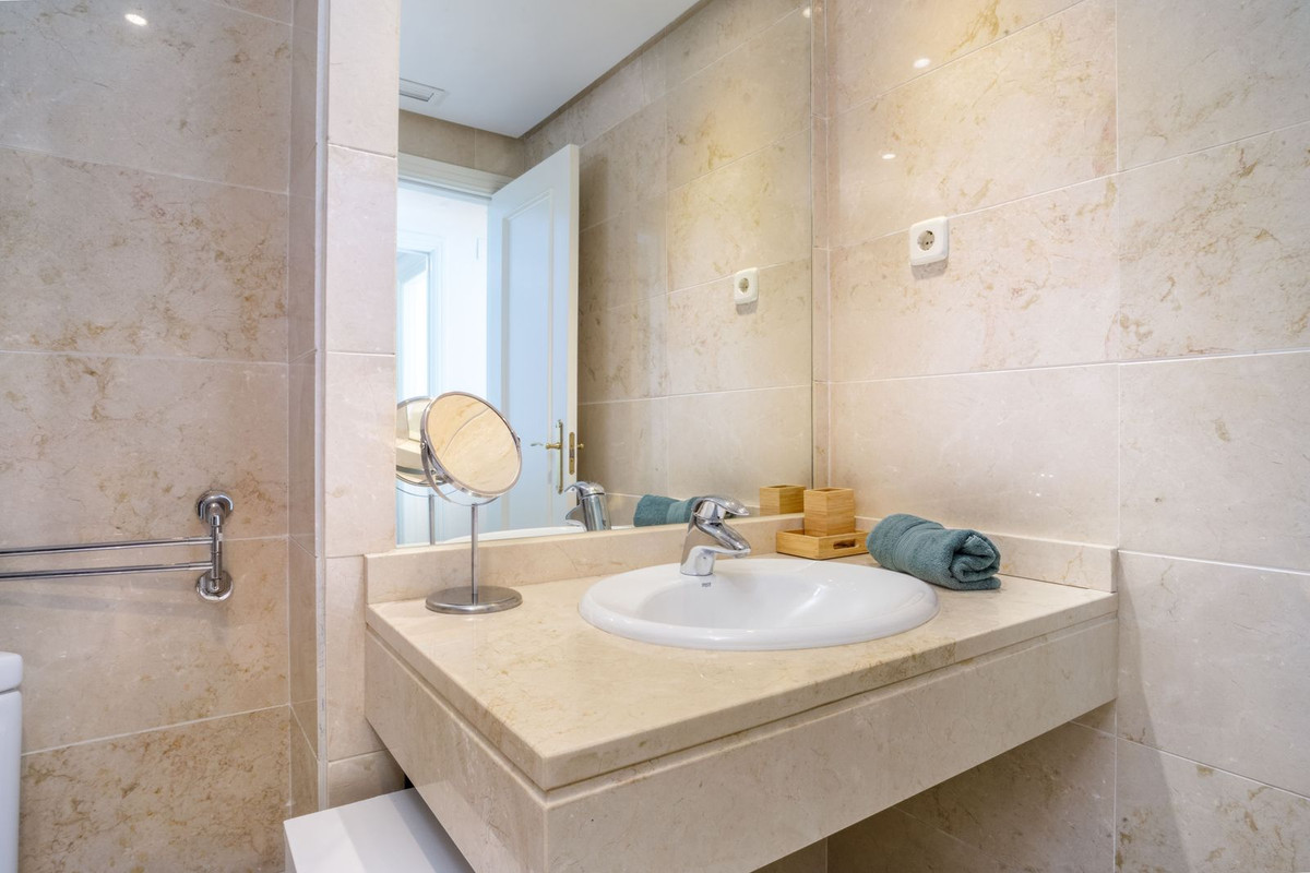 Se vende Apartamento Planta Media de 2 dormitorios en Costa Del Sol, Málaga, España