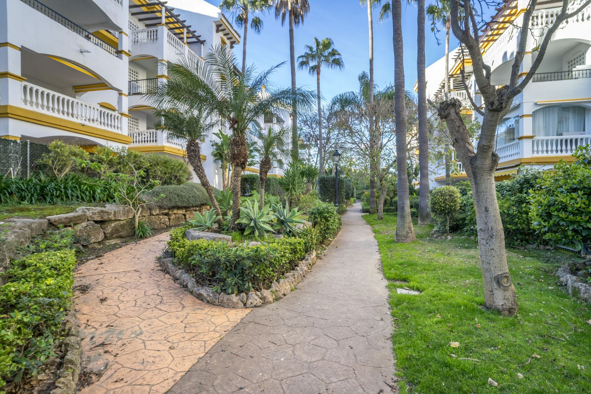 Se vende Apartamento Planta Media de 2 dormitorios en Costa Del Sol, Málaga, España