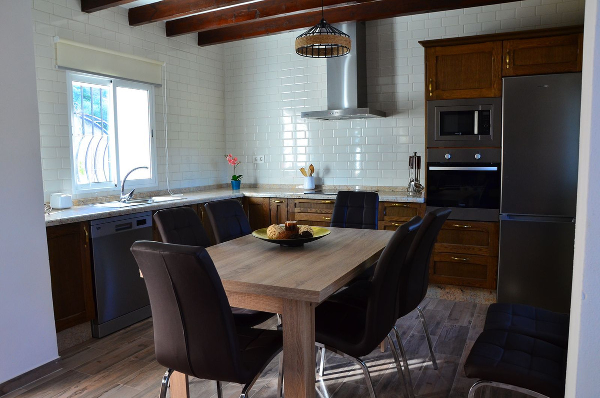 4 Bed Townhouse for sale in Alora Costa Del Sol, Málaga, Spain
