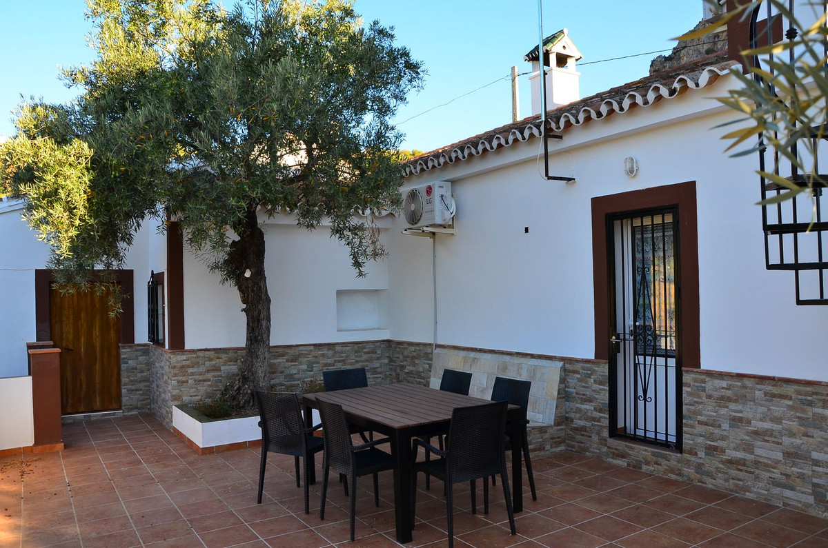 4 Bed Townhouse for sale in Alora Costa Del Sol, Málaga, Spain