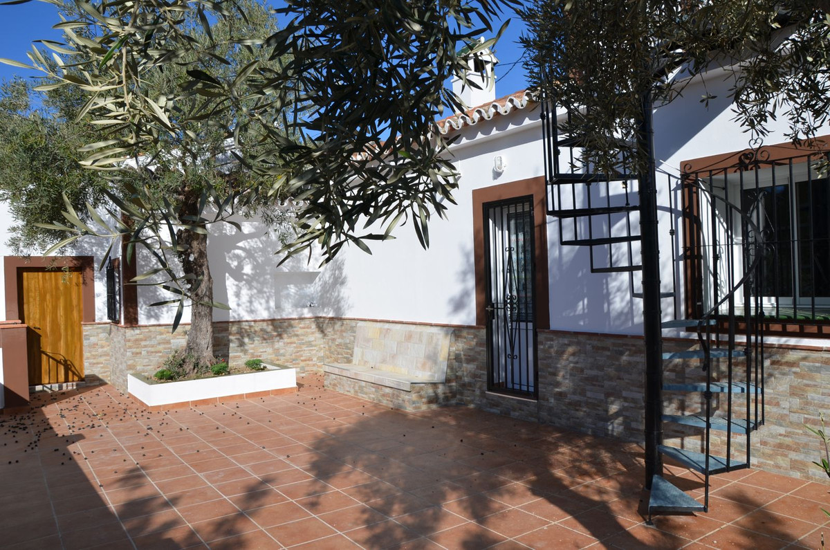 4 Bed Townhouse for sale in Alora Costa Del Sol, Málaga, Spain