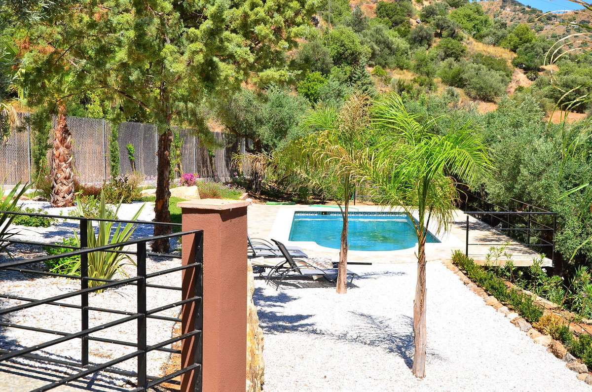 4 Bed Townhouse for sale in Alora Costa Del Sol, Málaga, Spain