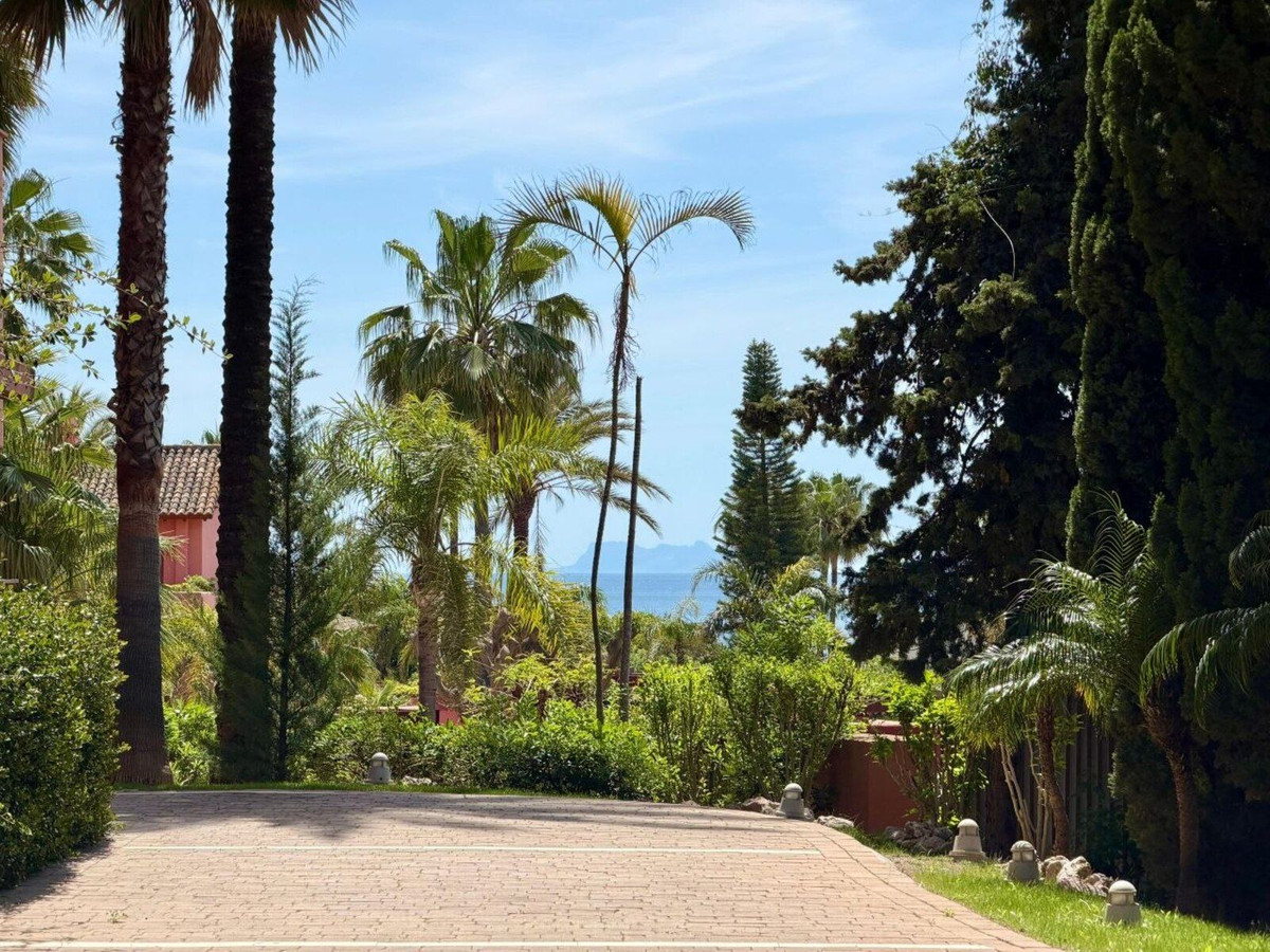 2 Bed Apartment for sale in Estepona Costa Del Sol, Málaga, Spain