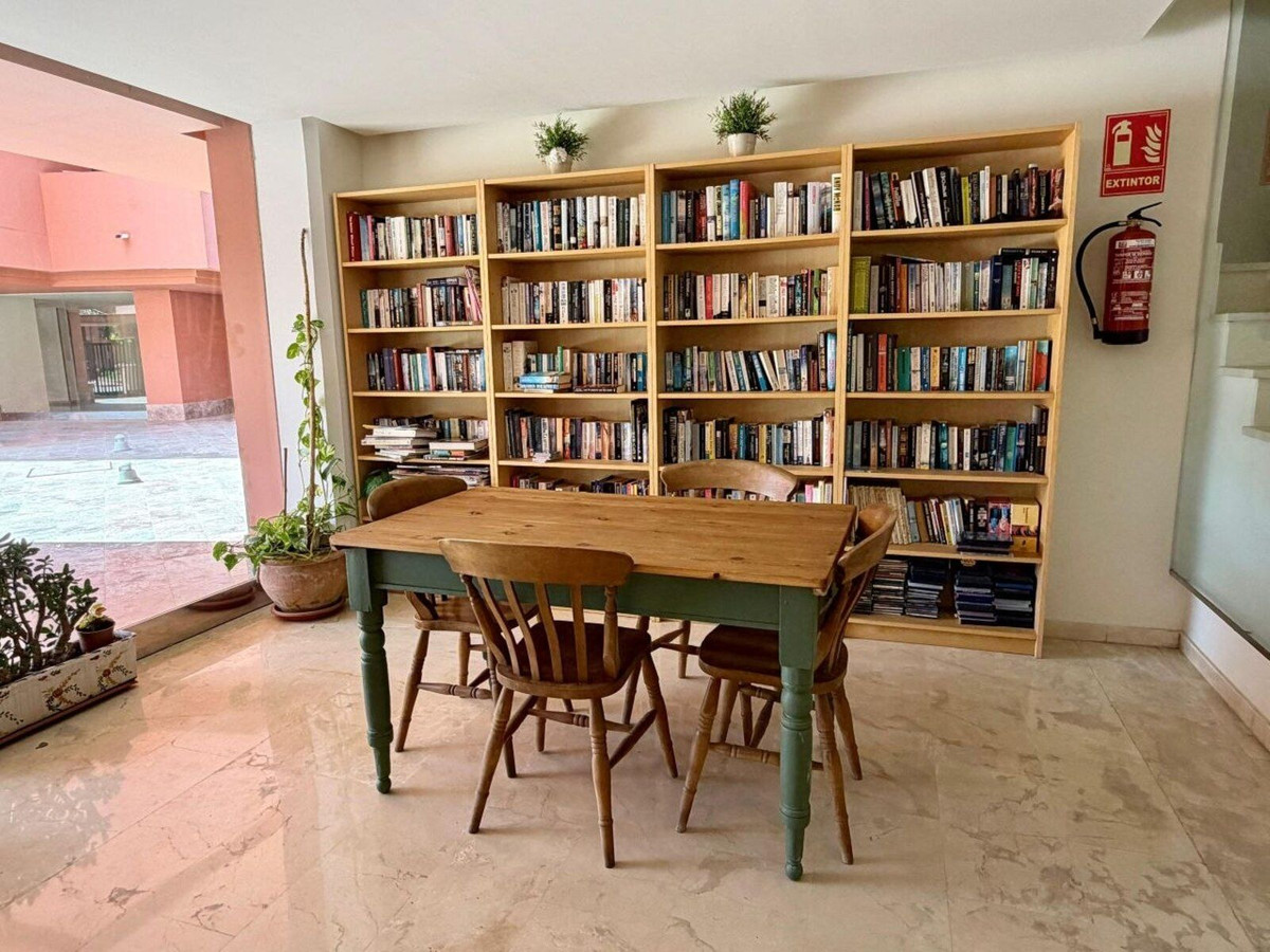2 Bed Apartment for sale in Estepona Costa Del Sol, Málaga, Spain