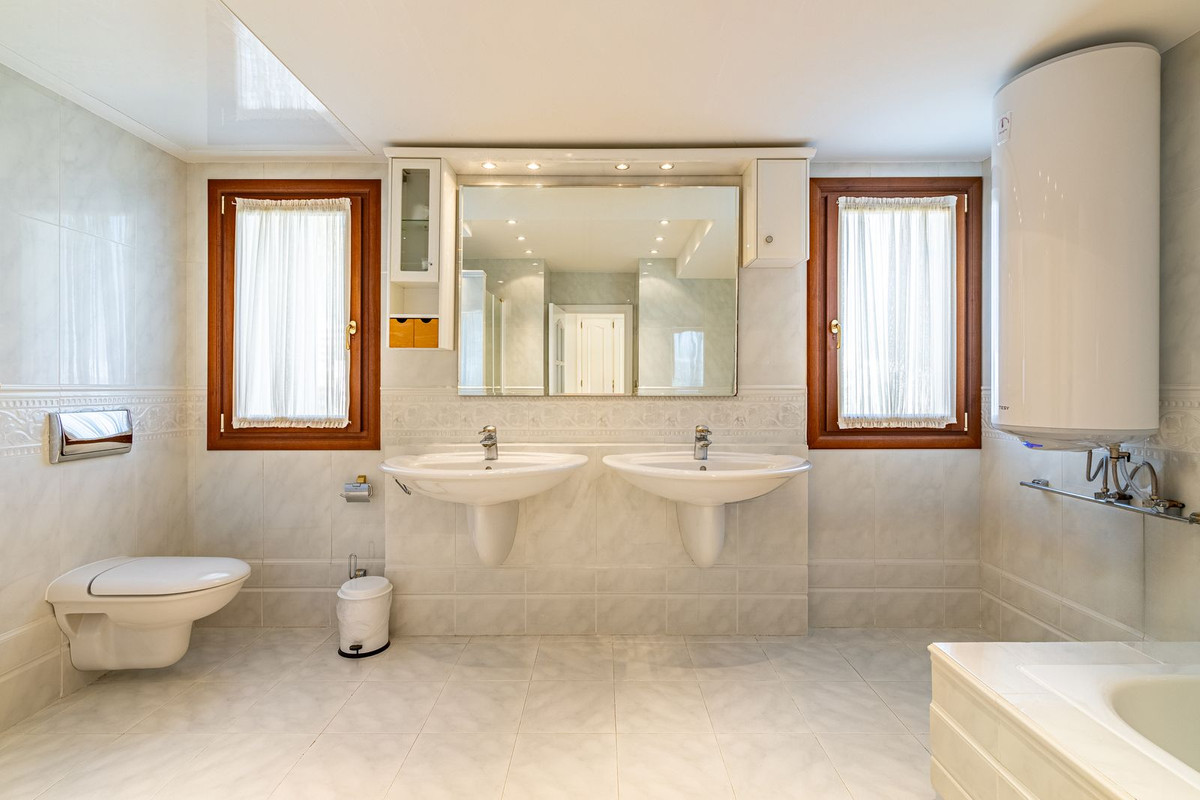5 Bed Townhouse for sale in Cancelada Costa Del Sol, Málaga, Spain