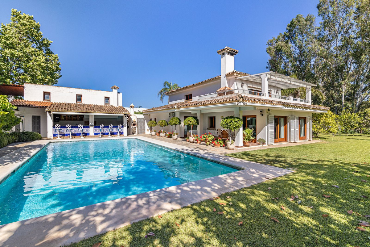 5 Bed Townhouse for sale in Cancelada Costa Del Sol, Málaga, Spain