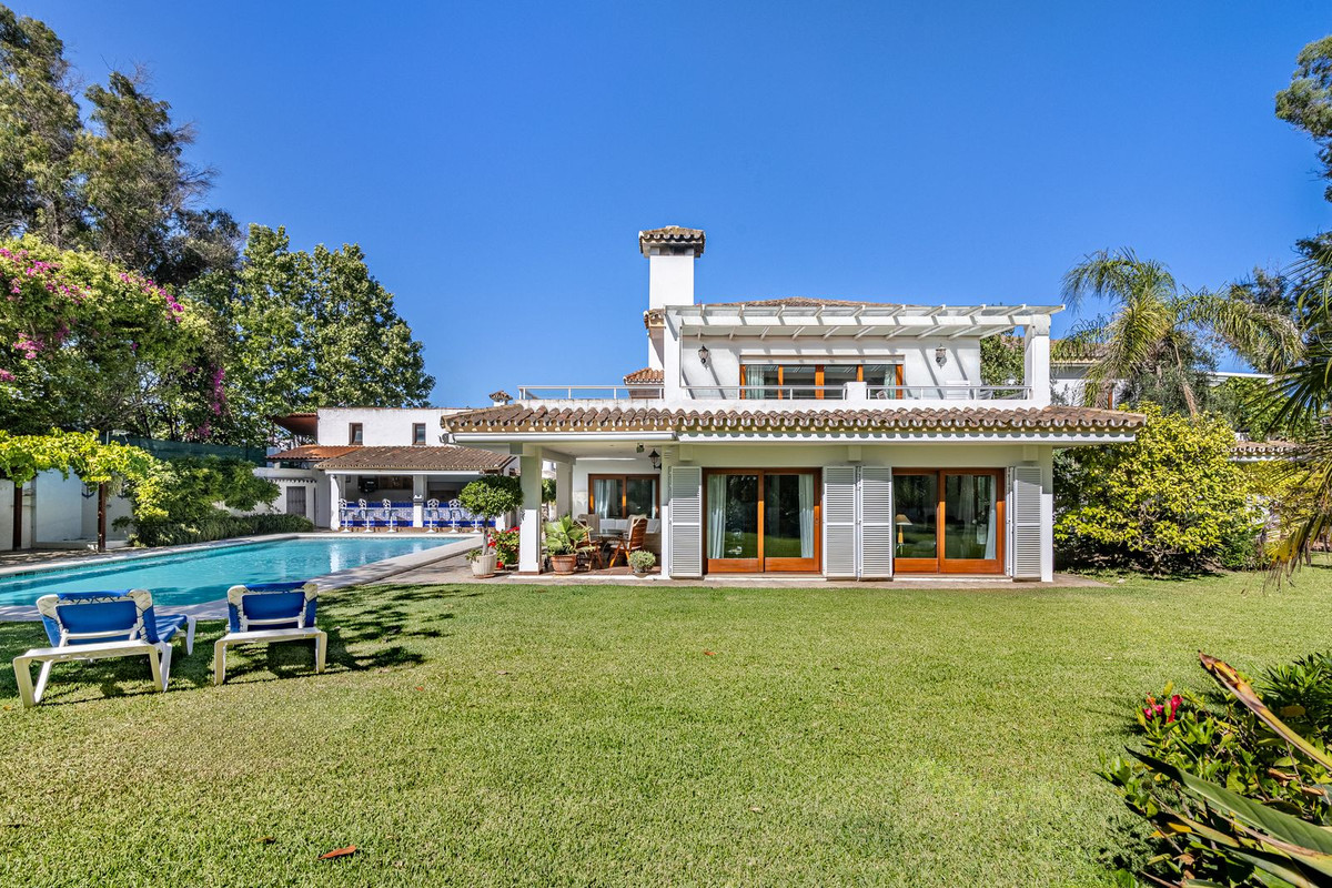 5 Bed Townhouse for sale in Cancelada Costa Del Sol, Málaga, Spain