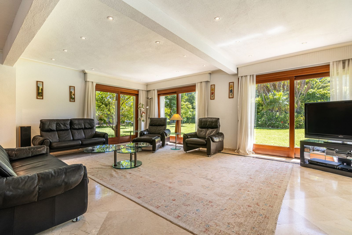 5 Bed Townhouse for sale in Cancelada Costa Del Sol, Málaga, Spain