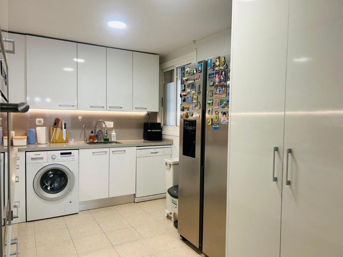 Se vende Apartamento Planta Media de 3 dormitorios en Costa Del Sol, Málaga, España