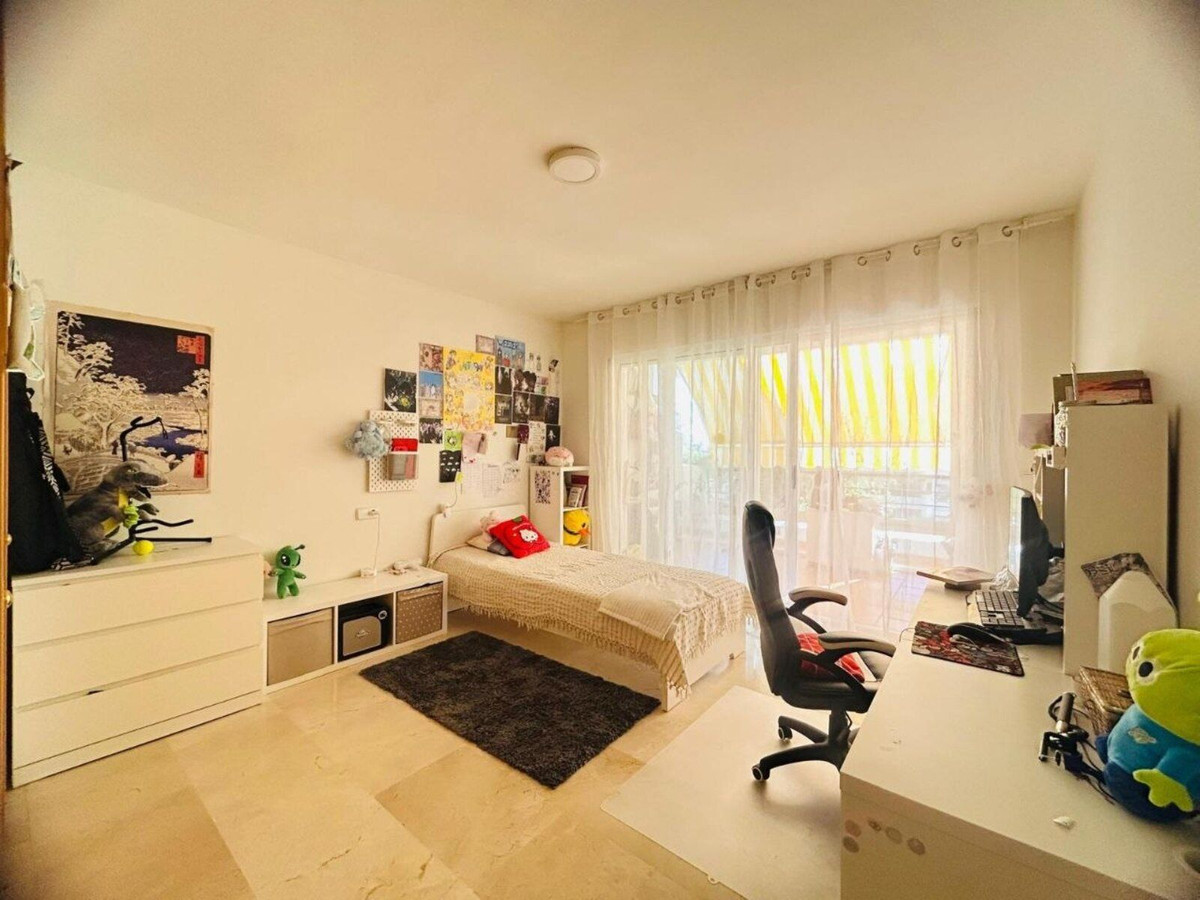 Se vende Apartamento Planta Media de 3 dormitorios en Costa Del Sol, Málaga, España