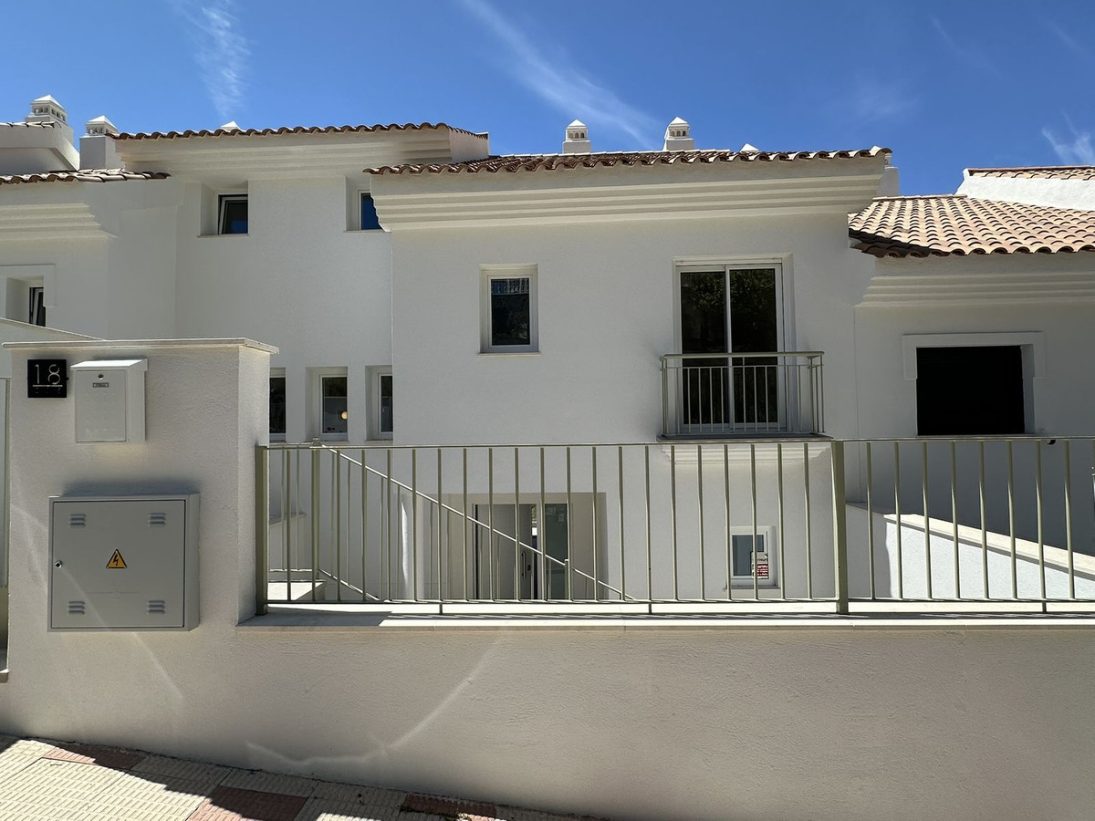 4 Bed Townhouse for sale in Torrequebrada Costa Del Sol, Málaga, Spain