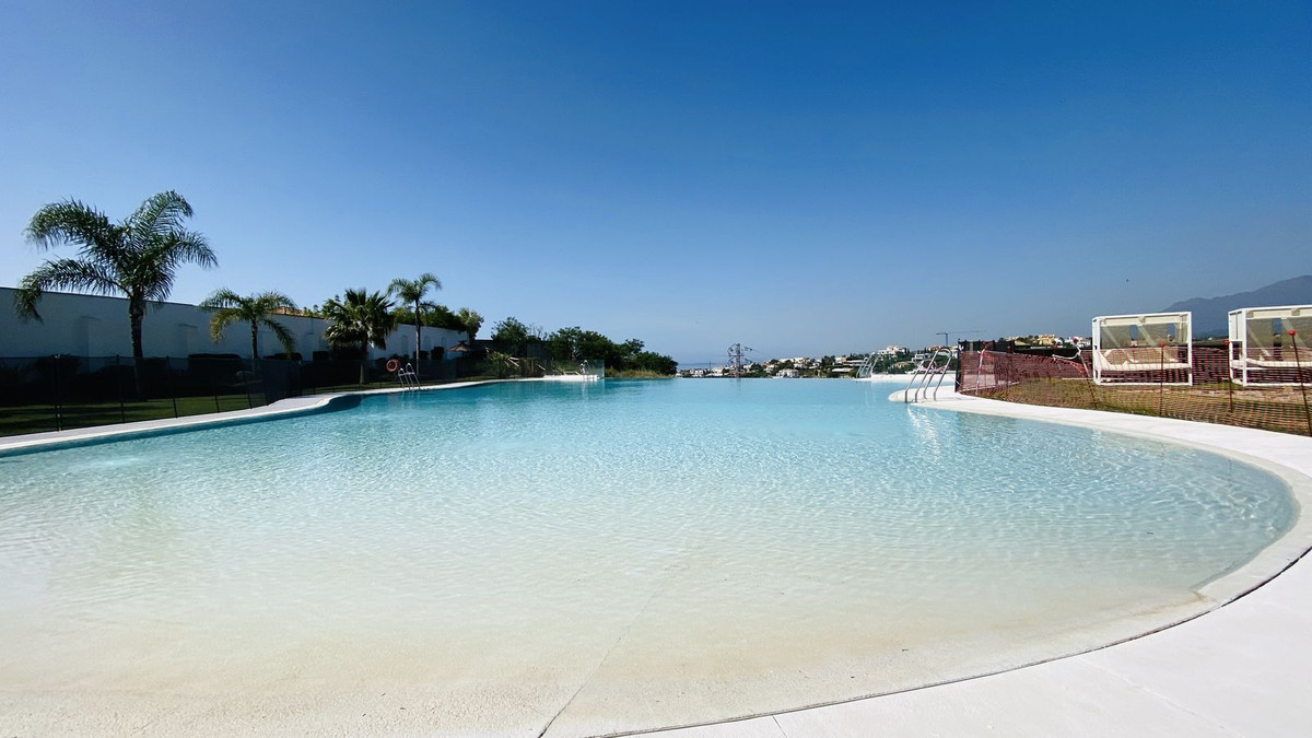 3 Bed Apartment for sale in El Paraiso Costa Del Sol, Málaga, Spain