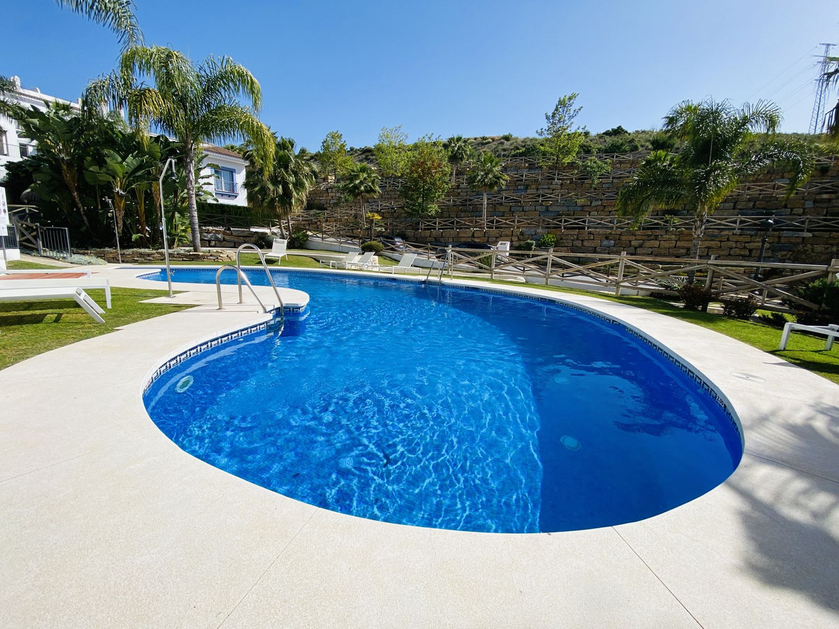 3 Bed Apartment for sale in El Paraiso Costa Del Sol, Málaga, Spain