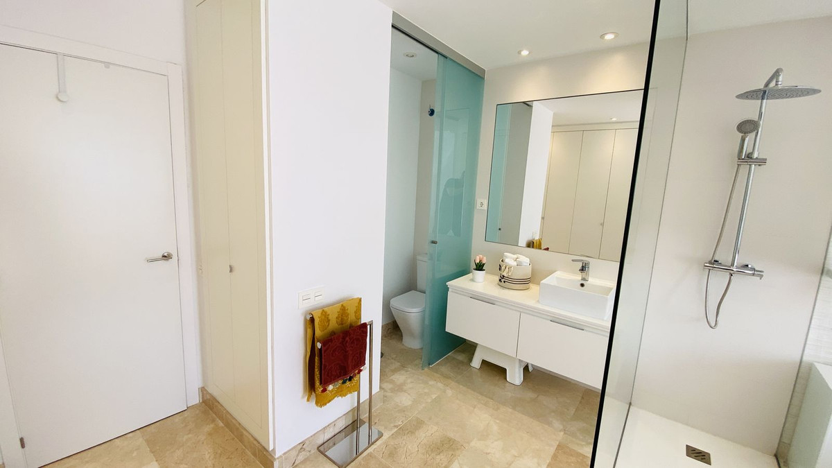 3 Bed Apartment for sale in El Paraiso Costa Del Sol, Málaga, Spain