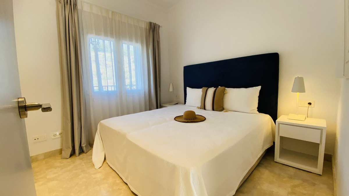 3 Bed Apartment for sale in El Paraiso Costa Del Sol, Málaga, Spain