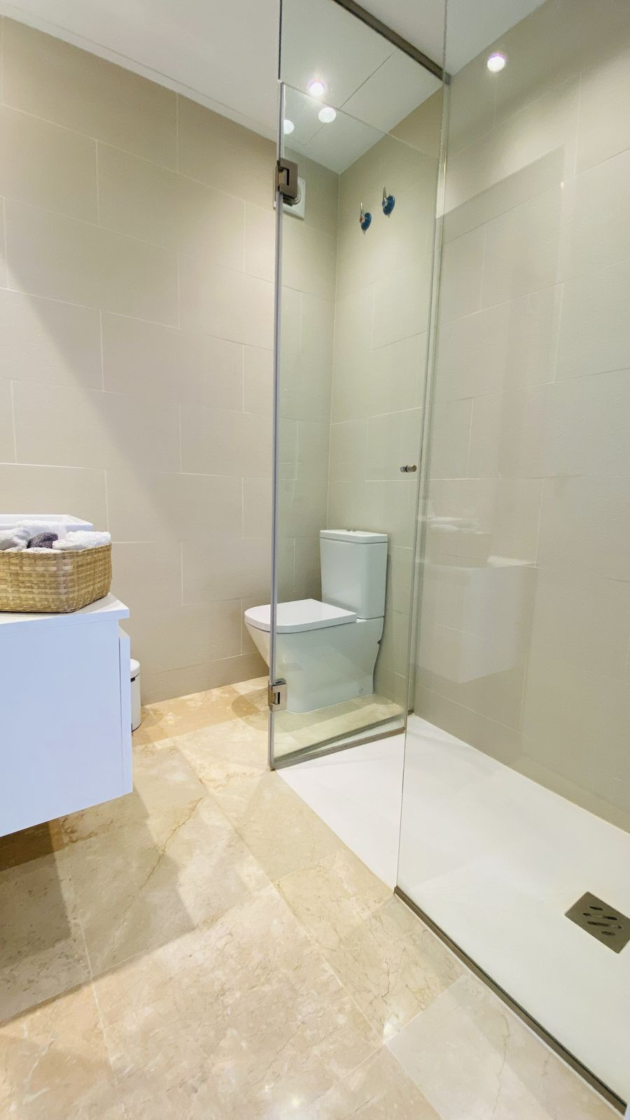 3 Bed Apartment for sale in El Paraiso Costa Del Sol, Málaga, Spain
