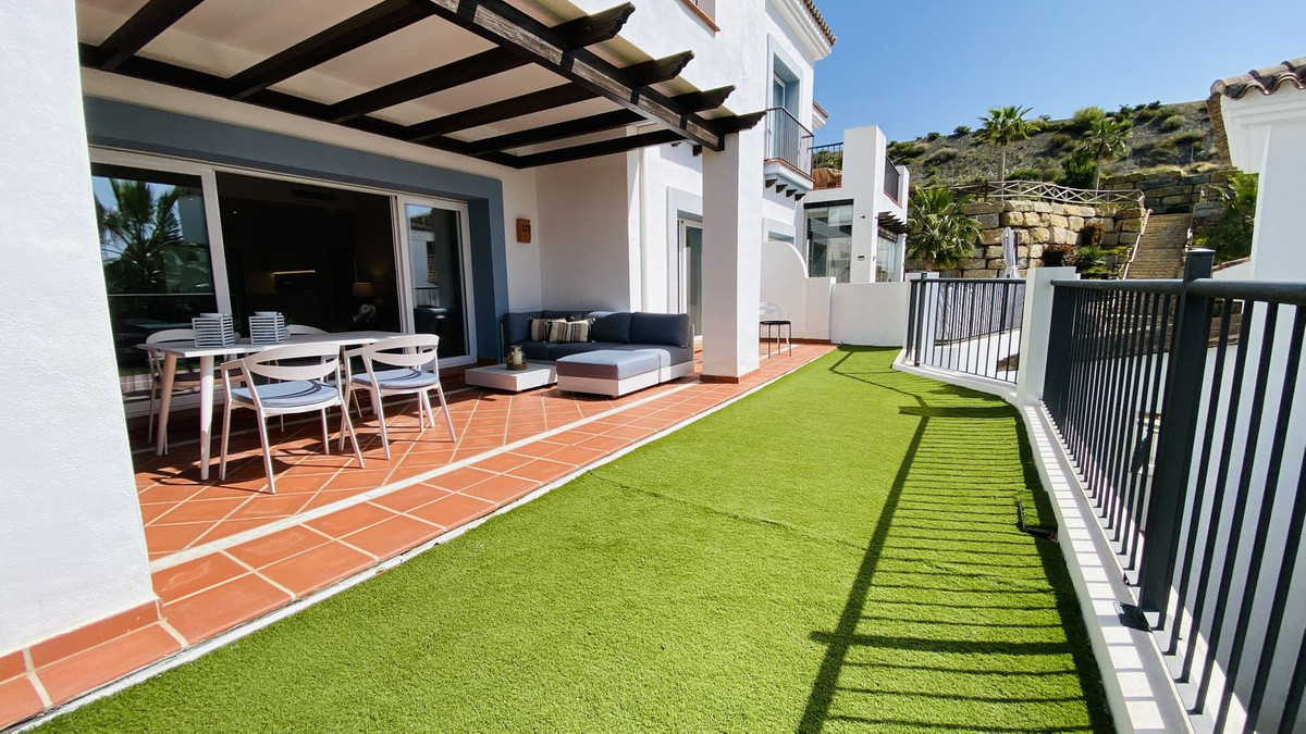3 Bed Apartment for sale in El Paraiso Costa Del Sol, Málaga, Spain