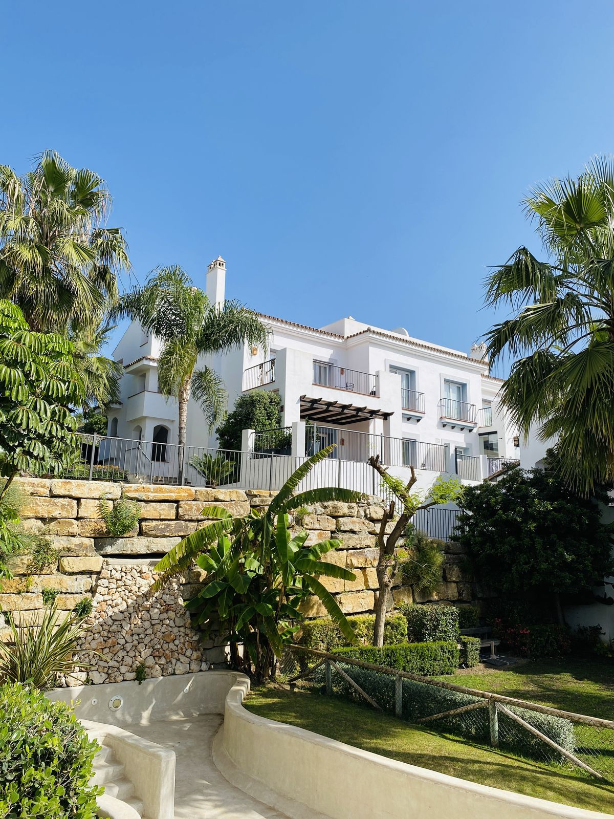 3 Bed Apartment for sale in El Paraiso Costa Del Sol, Málaga, Spain