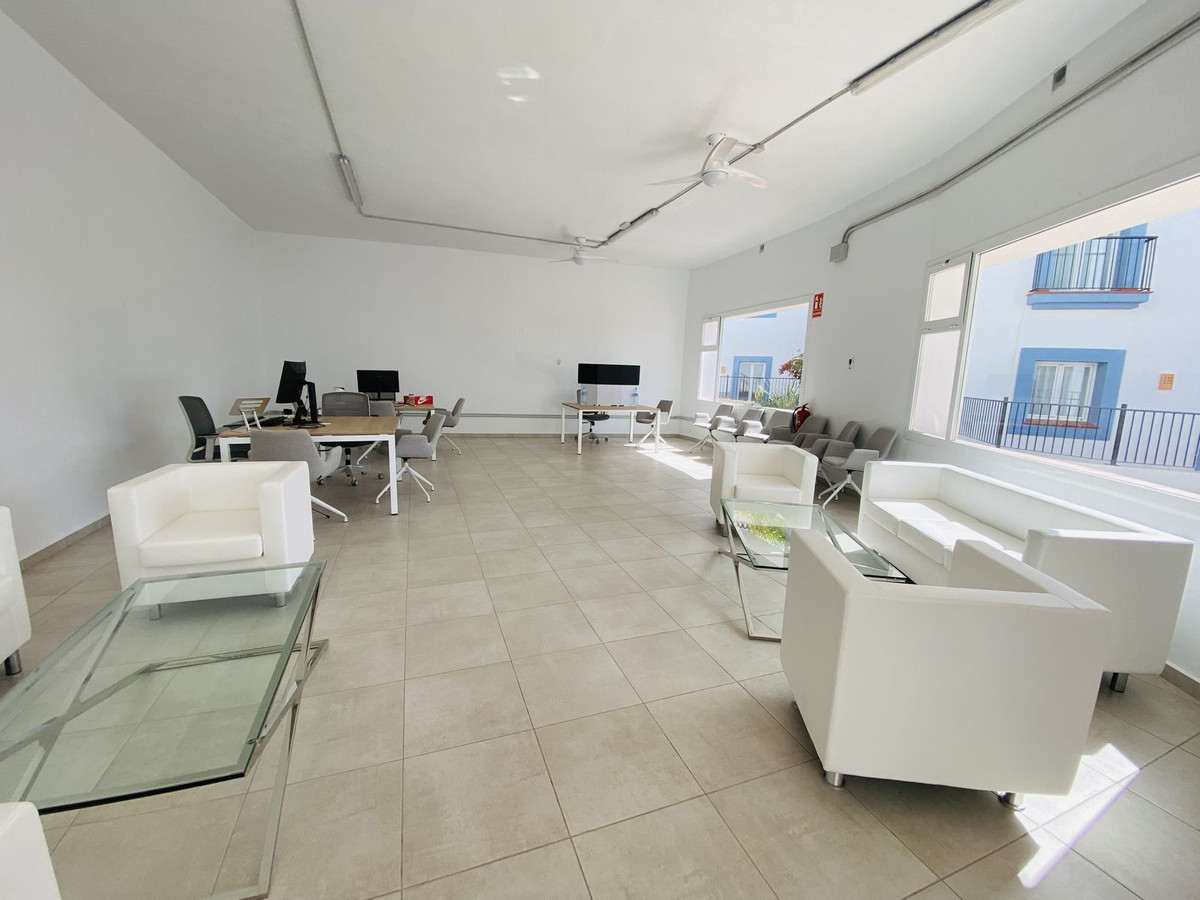 3 Bed Apartment for sale in El Paraiso Costa Del Sol, Málaga, Spain
