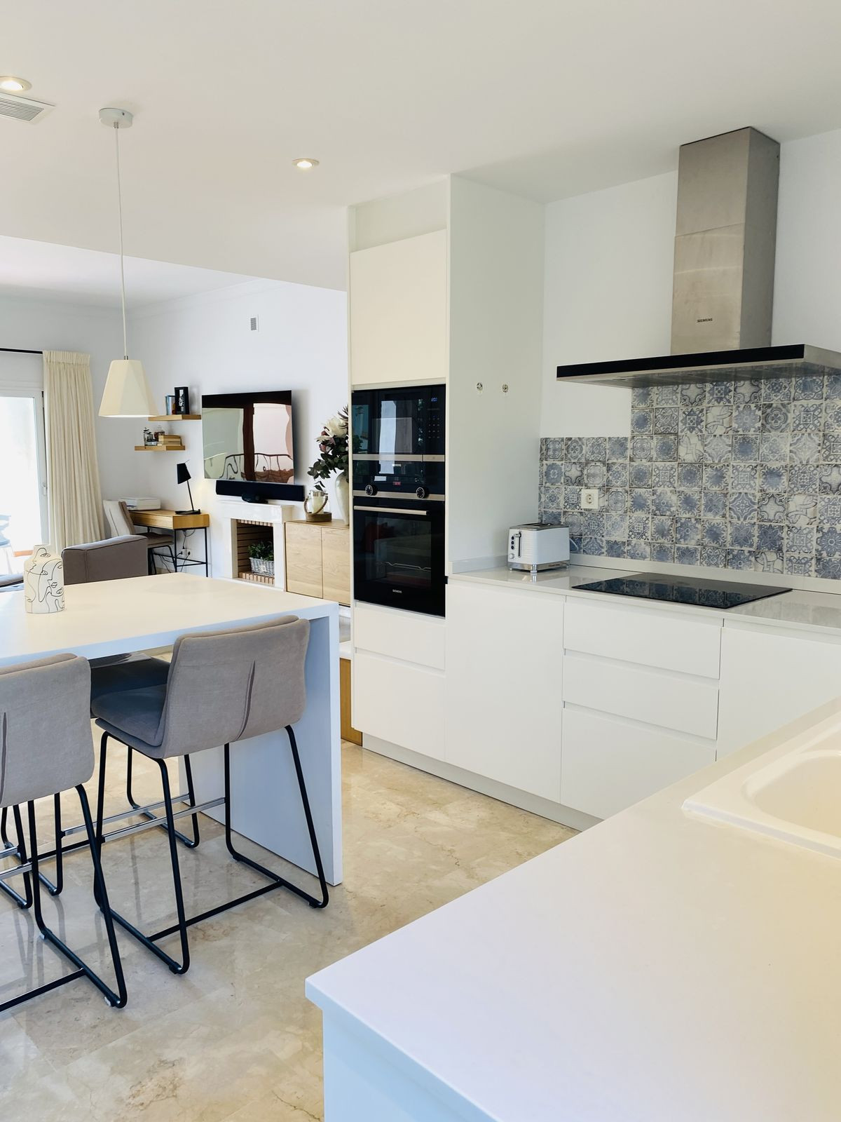 3 Bed Apartment for sale in El Paraiso Costa Del Sol, Málaga, Spain