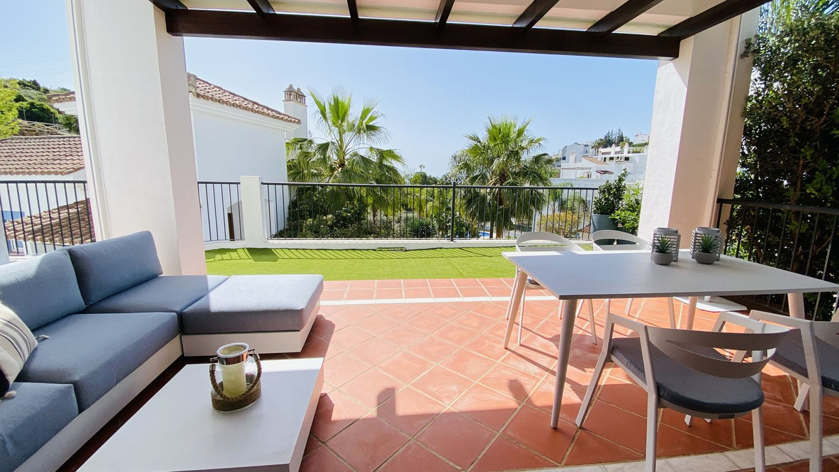 3 Bed Apartment for sale in El Paraiso Costa Del Sol, Málaga, Spain