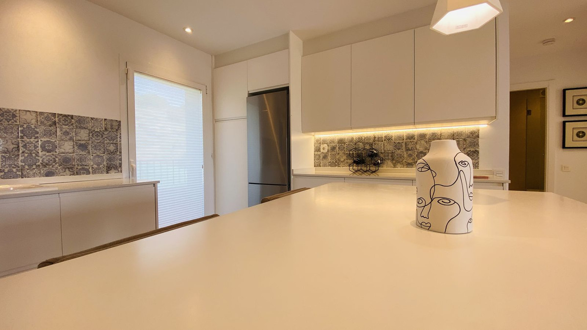 3 Bed Apartment for sale in El Paraiso Costa Del Sol, Málaga, Spain