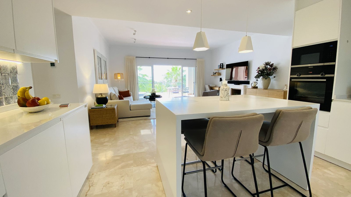 3 Bed Apartment for sale in El Paraiso Costa Del Sol, Málaga, Spain