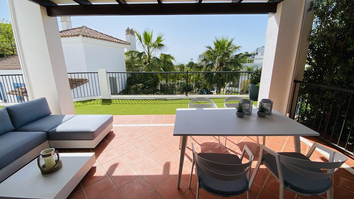 3 Bed Apartment for sale in El Paraiso Costa Del Sol, Málaga, Spain