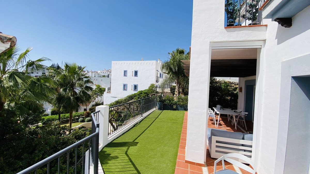 3 Bed Apartment for sale in El Paraiso Costa Del Sol, Málaga, Spain