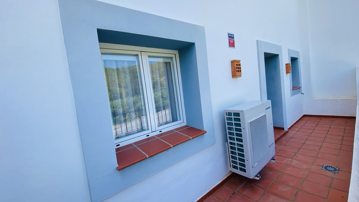 3 Bed Apartment for sale in El Paraiso Costa Del Sol, Málaga, Spain