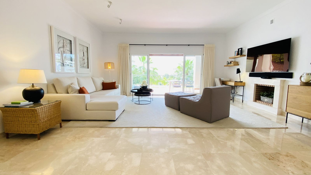3 Bed Apartment for sale in El Paraiso Costa Del Sol, Málaga, Spain