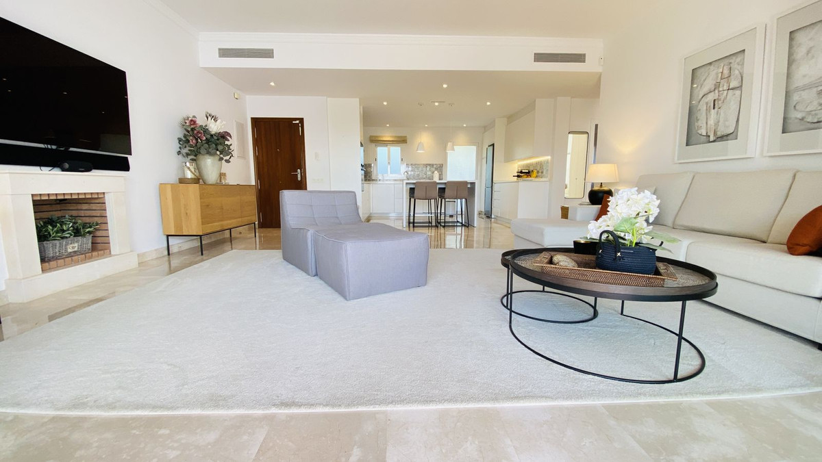 3 Bed Apartment for sale in El Paraiso Costa Del Sol, Málaga, Spain