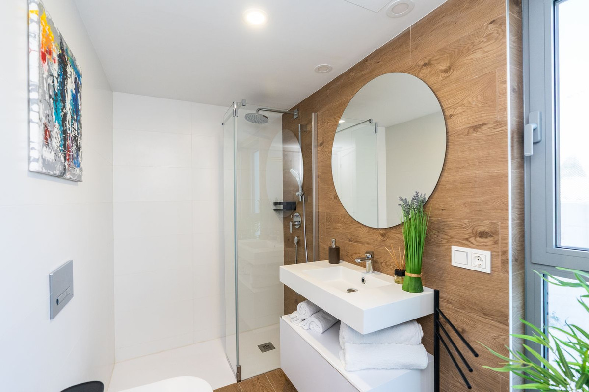 2 Bed Apartment for sale in Estepona Costa Del Sol, Málaga, Spain