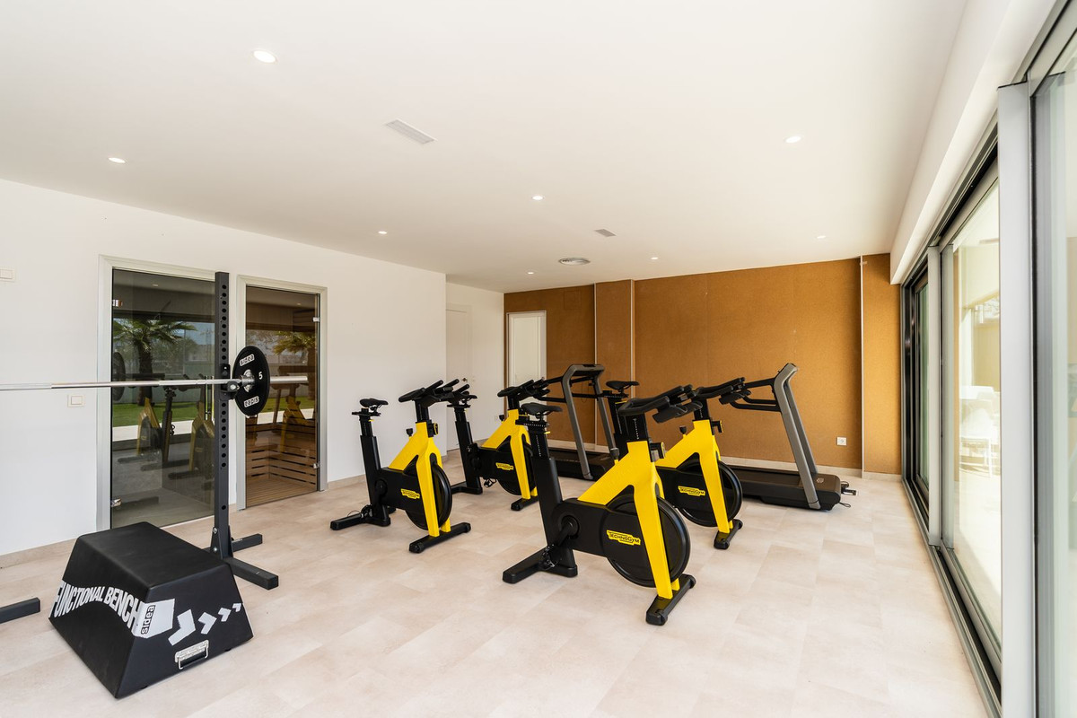 2 Bed Apartment for sale in Estepona Costa Del Sol, Málaga, Spain