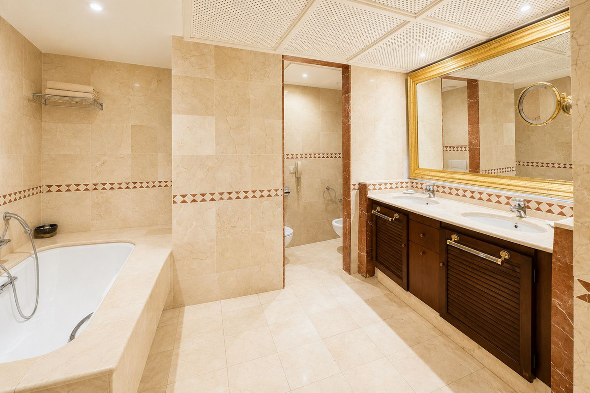 2 Bed Apartment for sale in New Golden Mile Costa Del Sol, Málaga, Spain