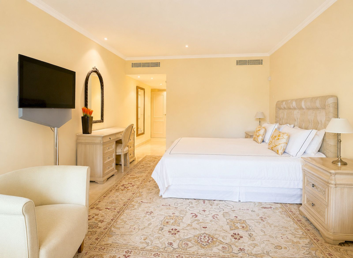 2 Bed Apartment for sale in New Golden Mile Costa Del Sol, Málaga, Spain