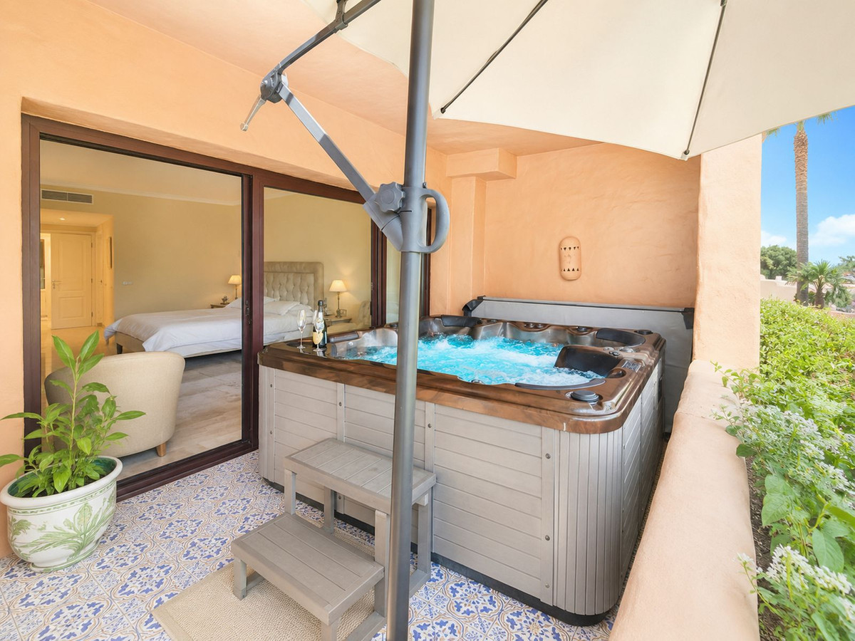 2 Bed Apartment for sale in New Golden Mile Costa Del Sol, Málaga, Spain