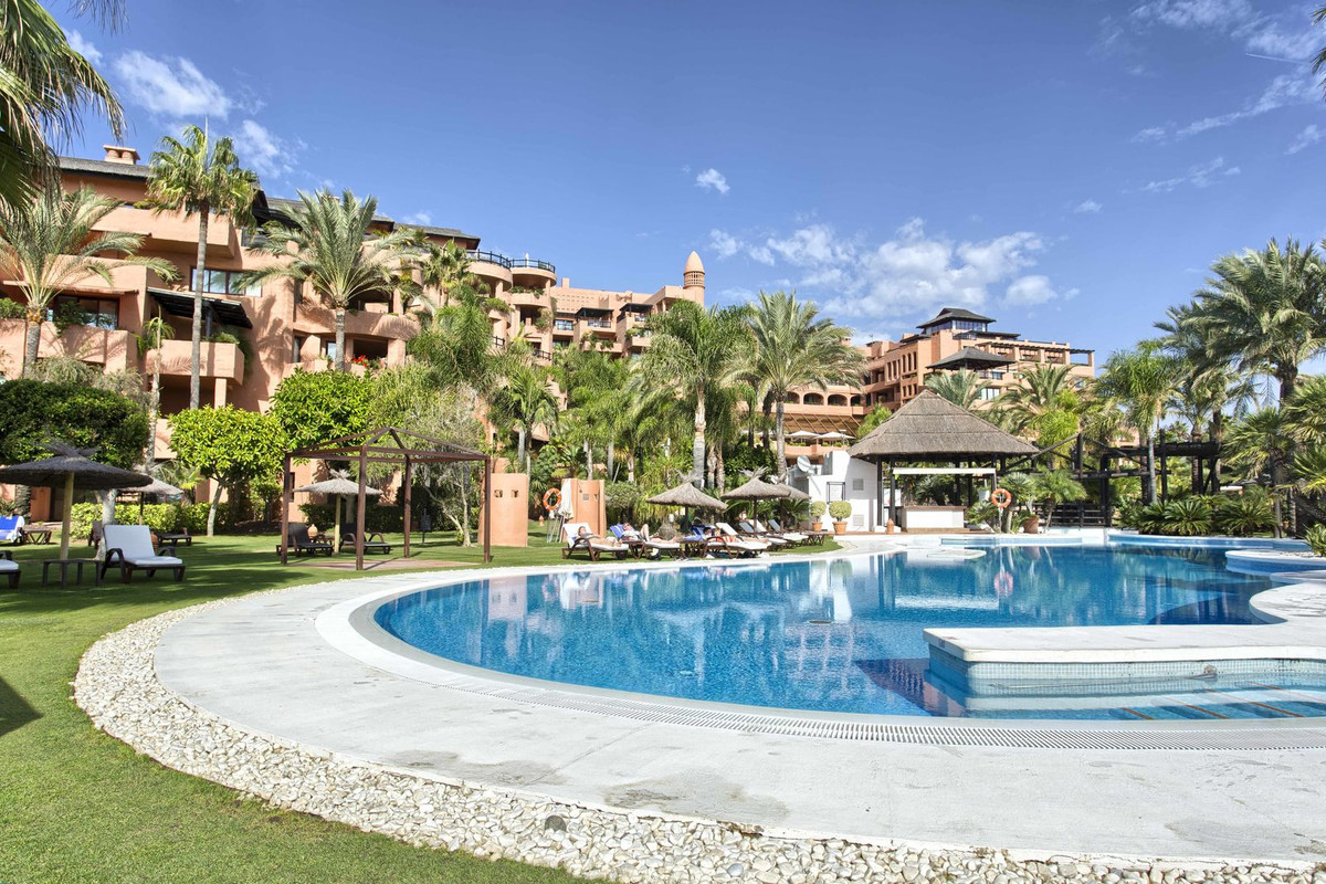 2 Bed Apartment for sale in New Golden Mile Costa Del Sol, Málaga, Spain