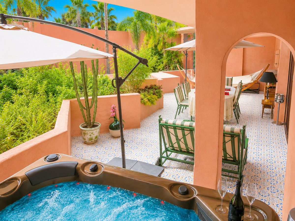2 Bed Apartment for sale in New Golden Mile Costa Del Sol, Málaga, Spain