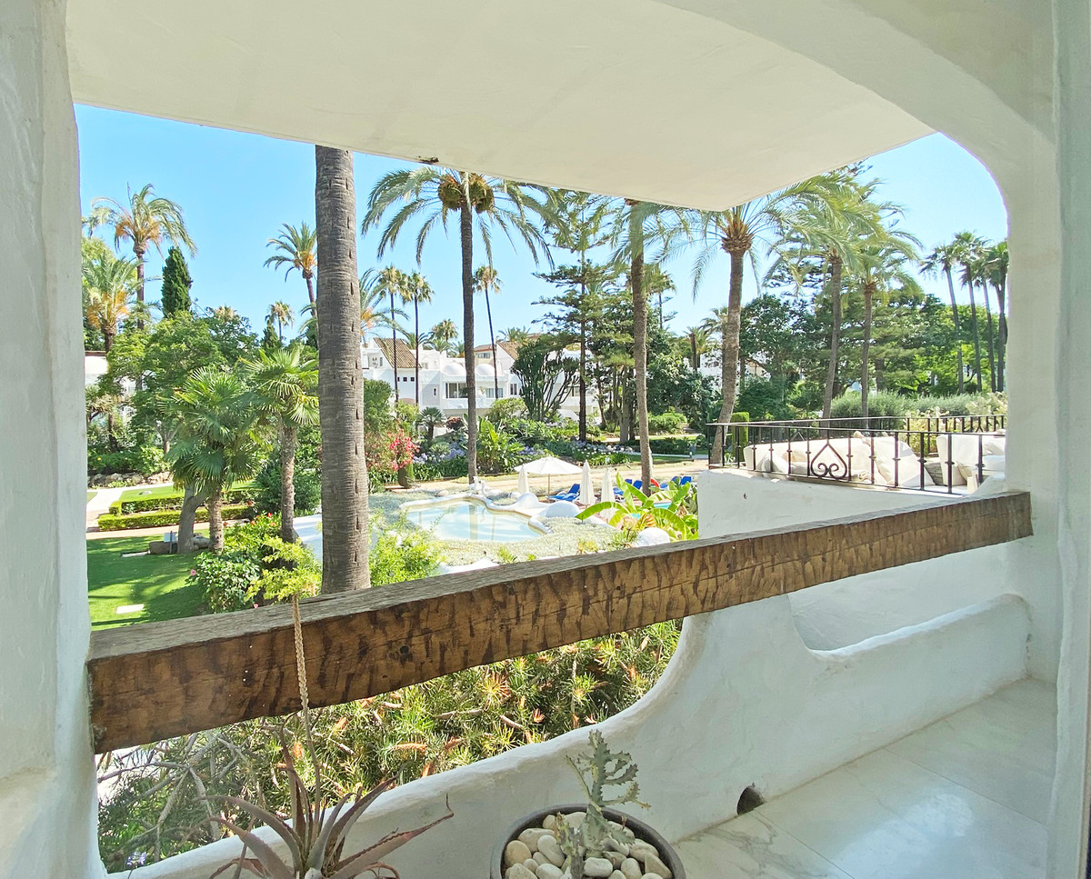 3 Bed Apartment for sale in Puerto Banús Costa Del Sol, Málaga, Spain